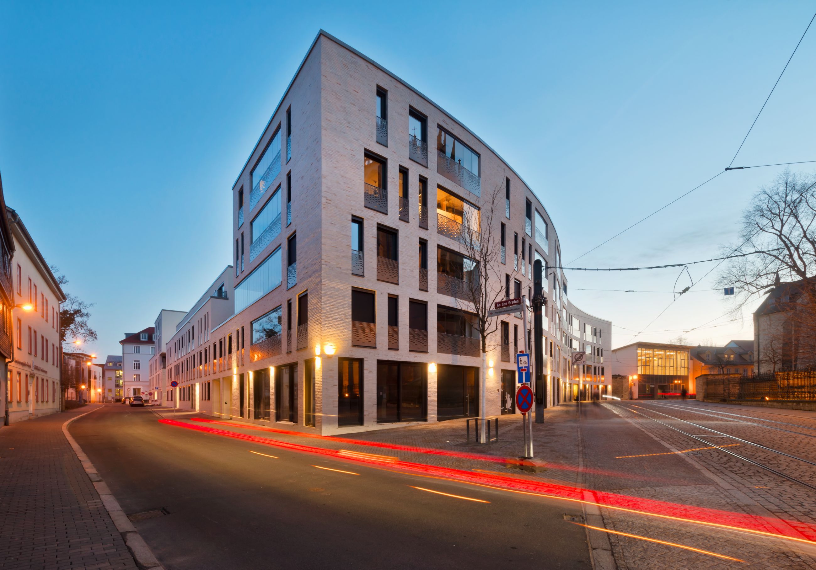 Abendaufnahme Nachtaufnahme Fotografie Wohngebäude Erfurt Thüringen Deutschland